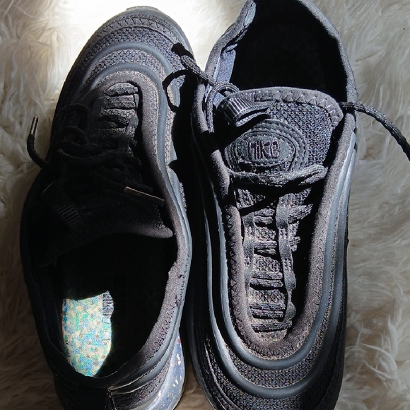 Nike Black Athletic Shoes - Picture 1 of 1